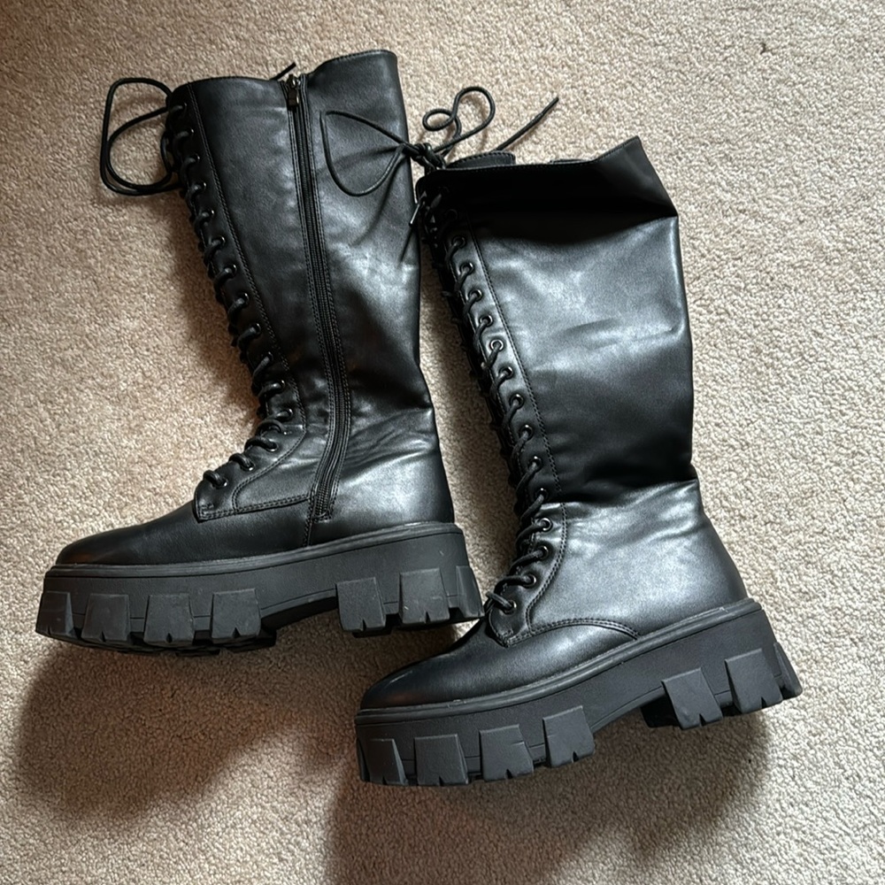 Chunky boots black lace up with zipper